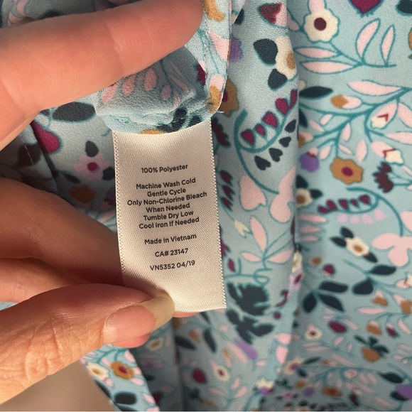 Talbots Blue Floral Flutter Sleeve Tie Top Women’s Size L - Picture 6 of 6